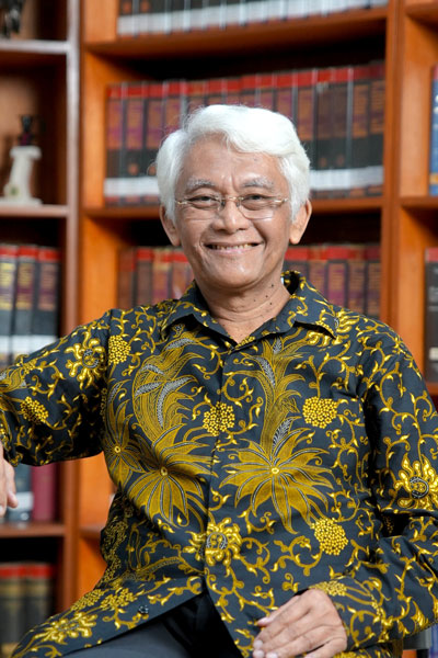 Koerniatmanto Soetoprawiro